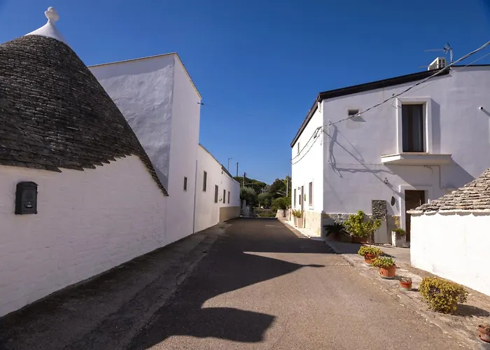 Villa With Trullo And Pool, Alberobello
