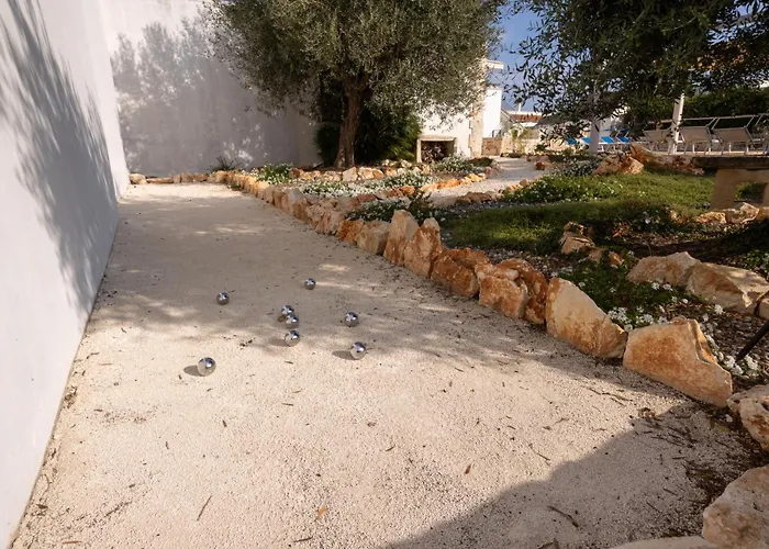 Villa With Trullo And Pool, Alberobello