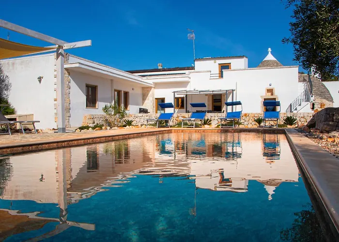 Villa With Trullo And Pool, Alberobello