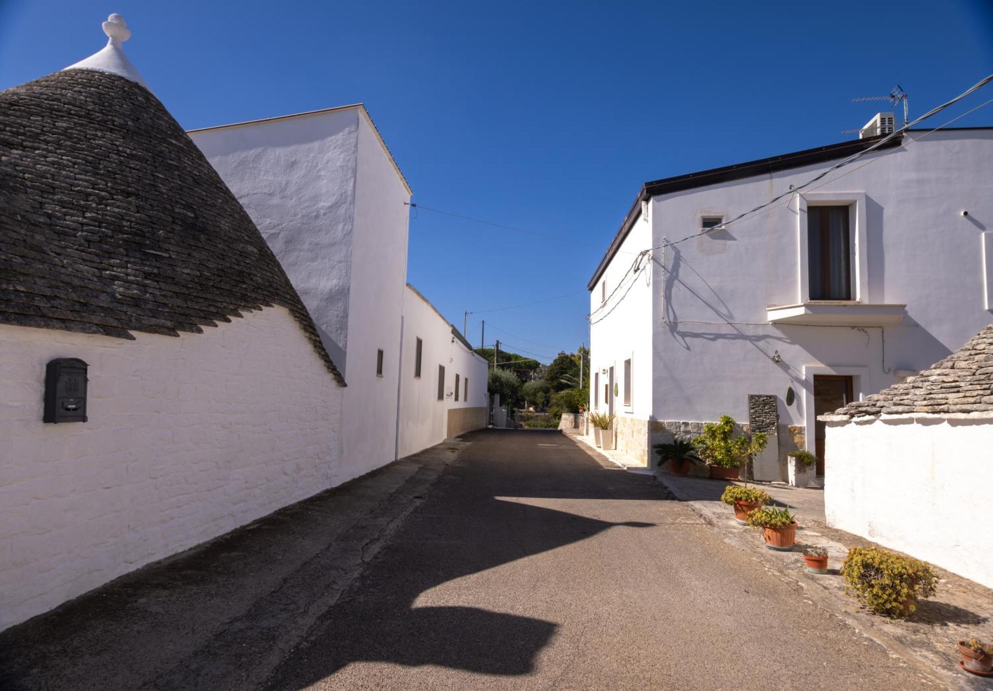 With Trullo And Pool, Alberobello